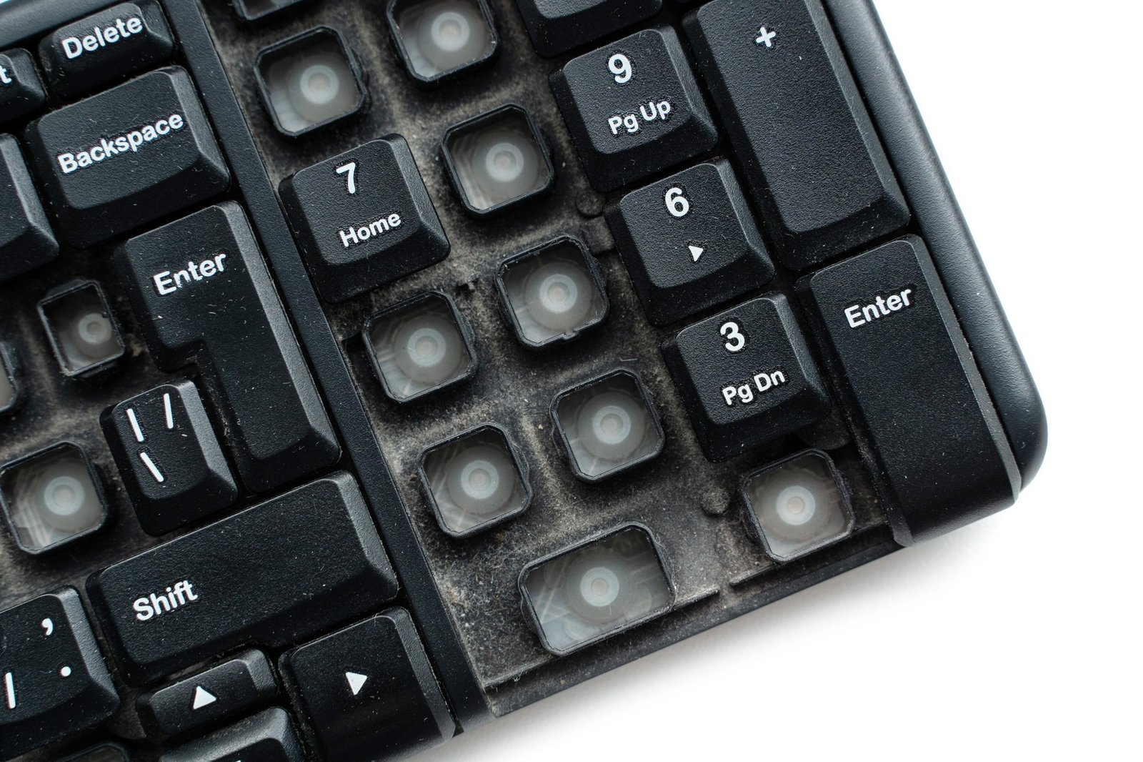 Klemmende Tastatur auf einem Schreibtisch
