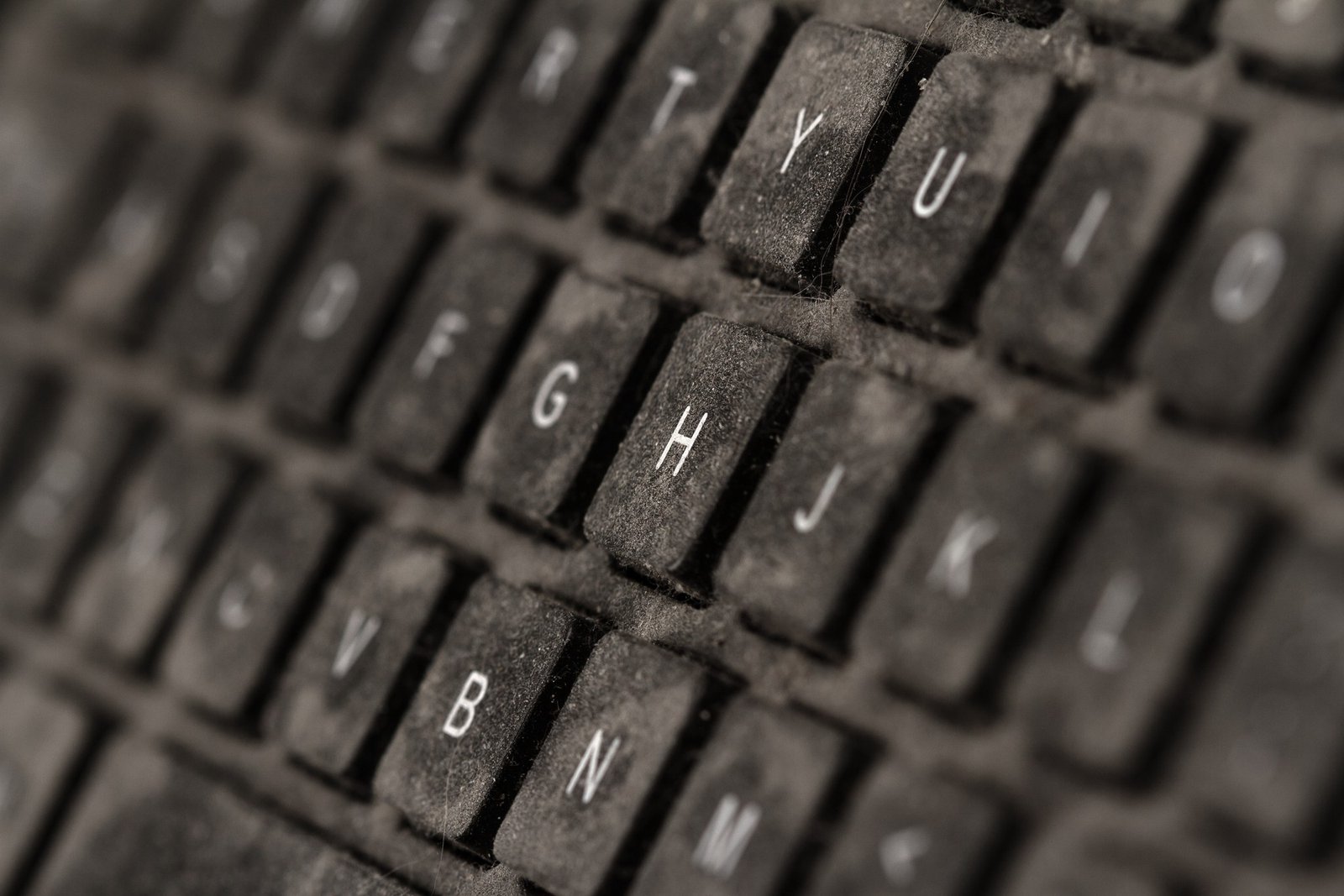 Abgenutzte Tastatur mit verschlissenen Tasten